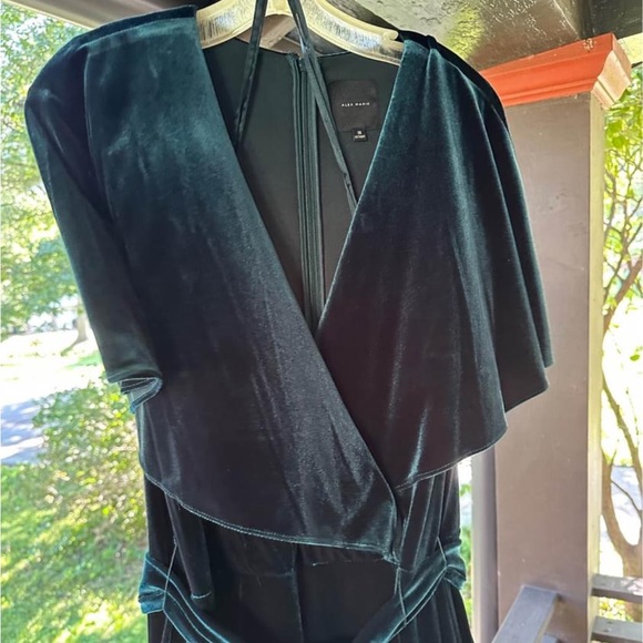 Gorgeous V-Neck Deep Emerald Green
Velvet Jumpsuit-Worn Once Alex Marie W/ Belt - Picture 4 of 7